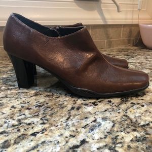 Aerosoles NEW brown ankle booties